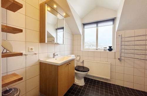 Skaerhamn Casa | Well laid out villa in central Skärhamn, Tjörn | SE09050