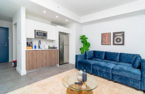 East Little Havana Apartamento | Well Located 1BR with King Bed, Laundry and Parking Option Near Brickell and Marlins Park