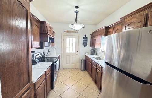 Brownsville Casa | Well-located 3-bedroom 2 baths house with AC near restaurants and super markets