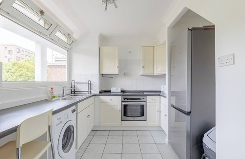 Nine Elms Apartamento | Well-located 3BD Flat with Private Balcony