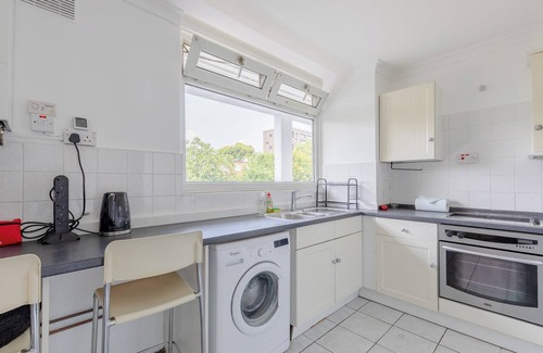 Nine Elms Apartamento | Well-located 3BD Flat with Private Balcony