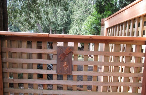 Roberts Creek Cabaña | Well Located Country Cottage with Japanse Hot Tub