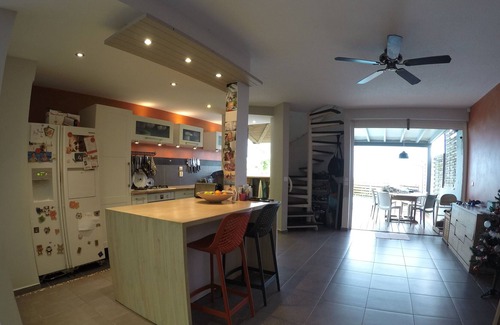 L'Houezel Casa | Casa bien ubicada con vista al mar, piscina, aire acondicionado.
