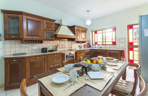 Kalkara Casa | Well Located Townhouse & Courtyard Kalka - Happy Rentals