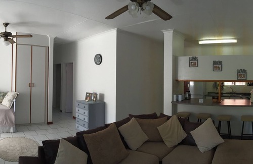 St. Lucia Apartamento | Bien cuidado, espacioso de 2 dormitorios, 2 baños