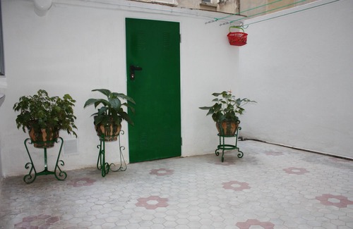 Marxalenes Apartamento | Well maintained 3/2 Apartment. Apartamento bien mantenido 3/2.