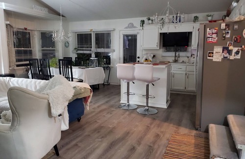 White Apartamento | Well remodeled Diamond apartment with European touches