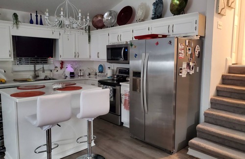White Apartamento | Well remodeled Diamond apartment with European touches