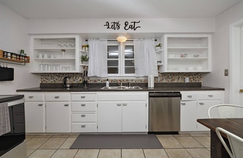 Springfield Casa | Well-stocked and Close to it all!