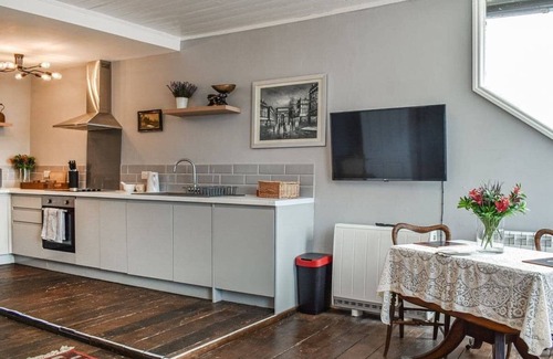 Old Town Hastings Casa | WELLESLEY’S RETREAT - Romantic luxury High Street apartment