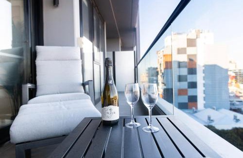 Moonee Ponds Apartamento | Wellness and Style - 2BR Apartment with Pool, Hot Tub and Gym
