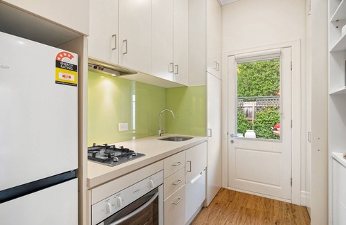 Kew East Casa | Wellness Escape: 1-Bed Home + Studio & Sauna