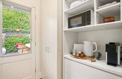 Kew East Casa | Wellness Escape: 1-Bed Home + Studio & Sauna