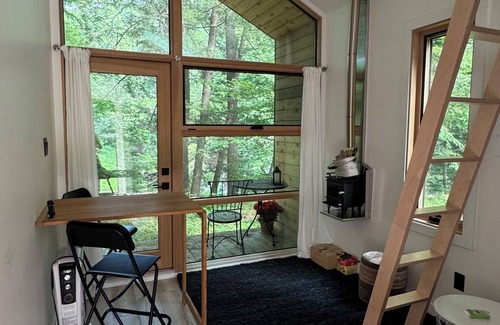 Williamsville Cabina | Wellness Getaway with a Personal Sauna, and Private River Beach!