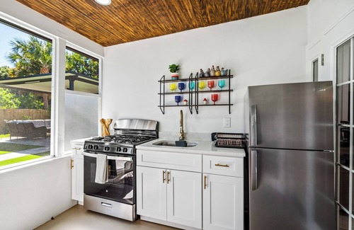 West Palm Beach Casa | Wellness Retreat – Luxury Wellness Stay w/ Sauna, Cold Plunge & Hot Tub