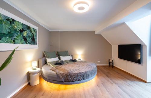 Graz City Centre Apartamento | Wellness Retreat for 2 with Private Sauna & Whirlpool - Free Parking, Quiet City Center by HERO HOMES