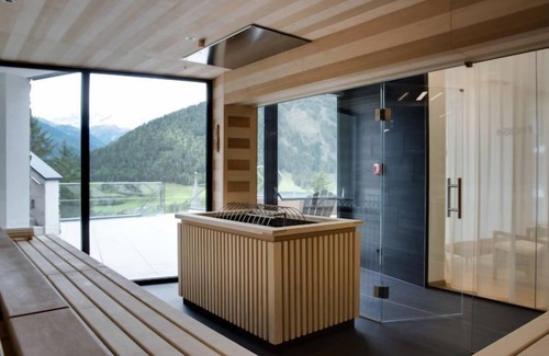 Matrei in Osttirol Apartamento | Wellnessapartment by Interhome