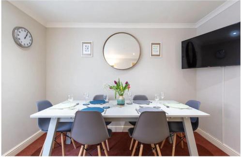 Wells Casa | Wells City Centre, Quiet Mews House, sleeps 6