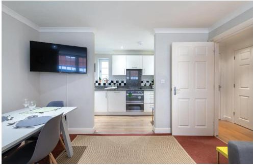 Wells Casa | Wells City Centre, Quiet Mews House, sleeps 6