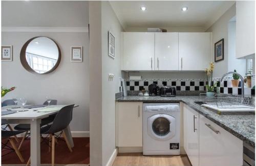 Wells Casa | Wells City Centre, Quiet Mews House, sleeps 6