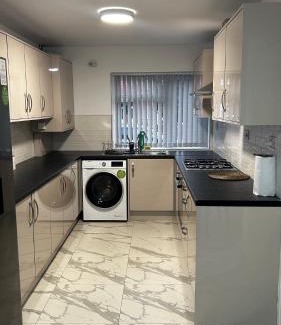 Cradley Casa | Wellspring house