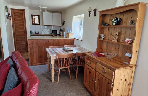 Plwmp Cabaña | Welsh Coastal Cottage nr Llangrannog & New Quay with Donkeys & woodburner