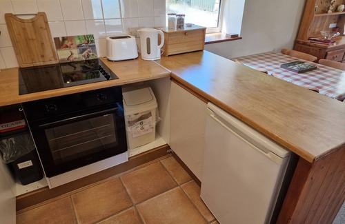 Plwmp Cabaña | Welsh Coastal Cottage nr Llangrannog & New Quay with Donkeys & woodburner