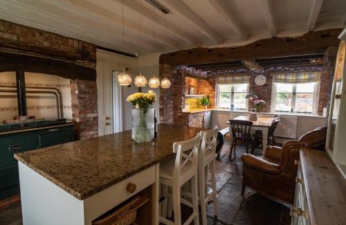 Overton-on-dee Casa | Welsh Cottage with Hot Tub - Jubilee House