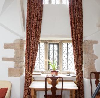 Mathern Casa | Welsh Gatehouse, Historic Castle which can cater for Electric Vehicle