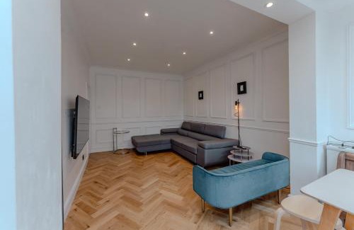 Alperton Casa | Wembley London lovely 6 bed House sleeps up to 14