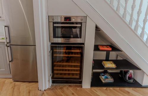 Alperton Casa | Wembley London lovely 6 bed House sleeps up to 14