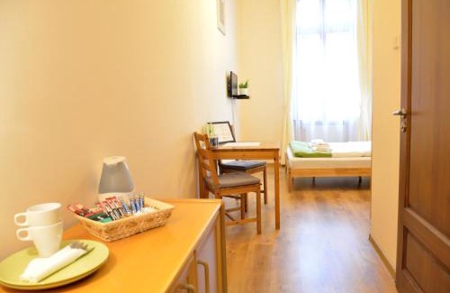 Srodmiescie Cama Y Desayuno | WenderEDU Business Center
