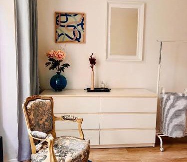 Maisons-Alfort Apartamento | Wendy family flat with calm courtyard 3min for metro Paris in 10 mins