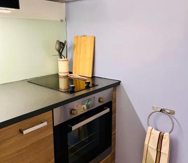 Maisons-Alfort Apartamento | Wendy family flat with calm courtyard 3min for metro Paris in 10 mins