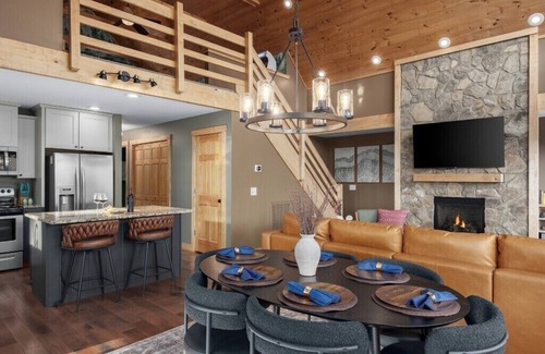 Bryson City Cabina | Wengen Chalet - Outdoor Theater, Views, Sauna, Cold Plunge, Hot tub, Firepit