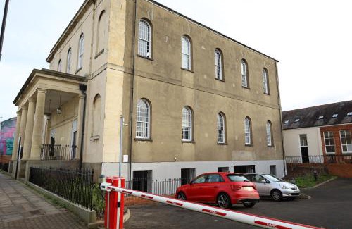 Cheltenham Apartamento | Wesley House - Fantastic Location with Free Parking