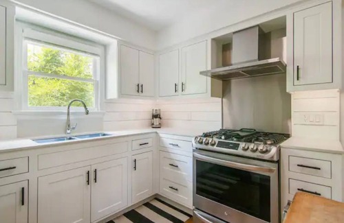 Bryker Woods Casa | West Austin Corporate: Execs Relocations Nurses