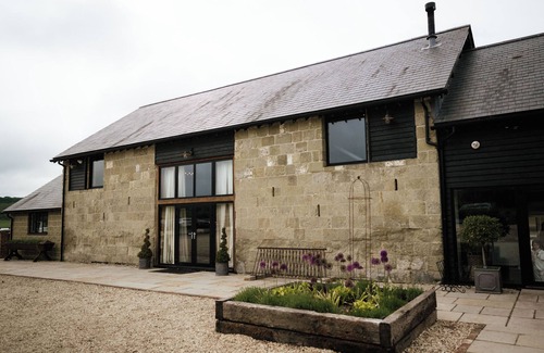 Fovant Casa | West Barn Lodge, Luxury Barn Conversion in South Wiltshire - Sleeps 18
