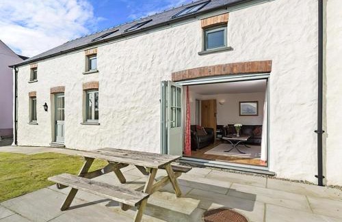 Dwrbach Casa | West Barn - Uk31850