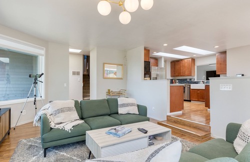 Oak Harbor Casa | West Beach Lookout by AvantStay | Walk to Beach