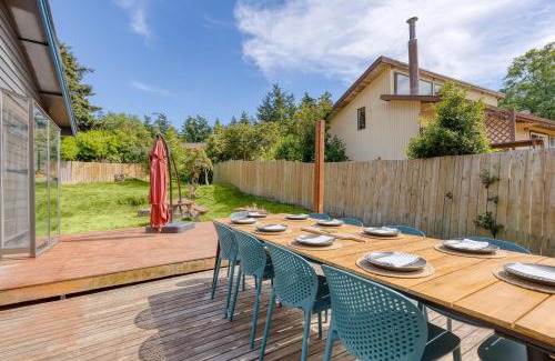 Oak Harbor Casa | West Beach Lookout by AvantStay Walk to Beach
