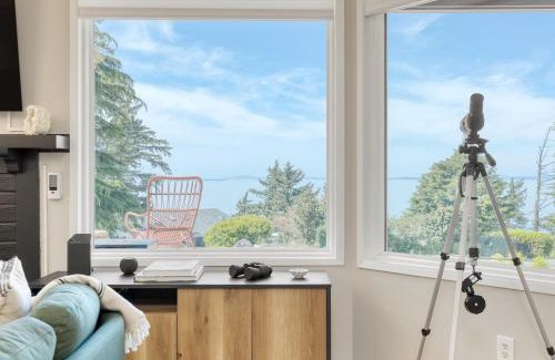 Oak Harbor Casa | West Beach Lookout by AvantStay Walk to Beach