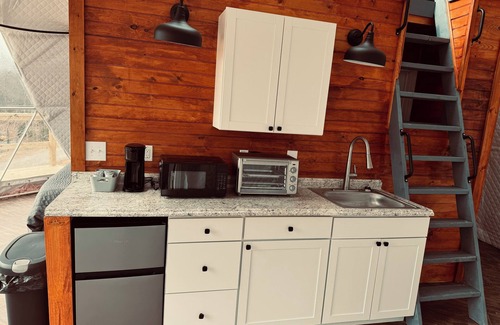 Bluewell Alquiler De RV | West by God Glamping dome at Black Owl Hollow Campground in Bluefield near HMT