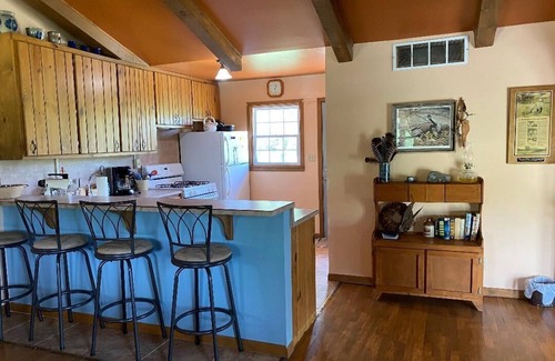 Graham County Cabina | West Cabin Peaceful and roomy cabin in private rural setting. 2 bed 2 bath