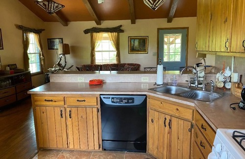 Graham County Cabina | West Cabin Peaceful and roomy cabin in private rural setting. 2 bed 2 bath