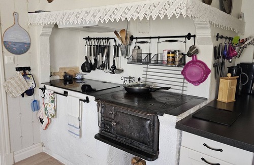 Edshultshall Chalet De Esquí | West Coast house 50m from the harbor in Edshultshall | SE09108