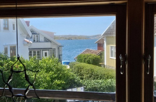Edshultshall Chalet De Esquí | West Coast house 50m from the harbor in Edshultshall | SE09108