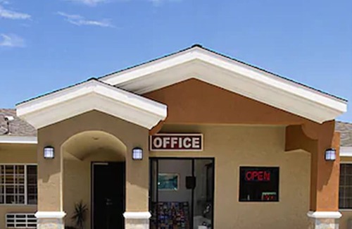 Santa Ana Casa | West Coast Inn - Near Gem Theatre