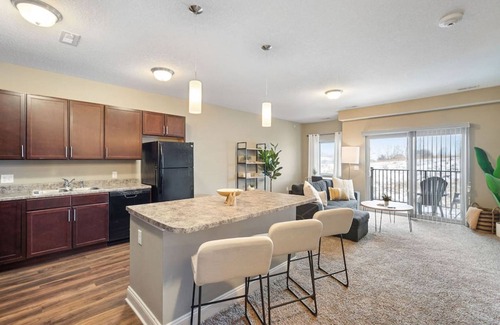 West Des Moines Apartamento | West Des Moines- Garage Gym Pool Jordan Creek