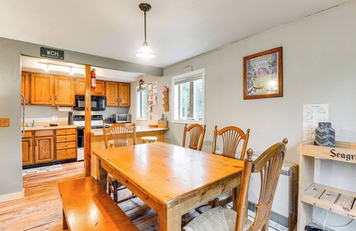 West Dover Casa | West Dover Townhome: Hot Tub, 2 Mi to Mount Snow!